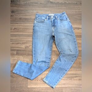 Levi Strauss 721 High Rise Skinny Jeans